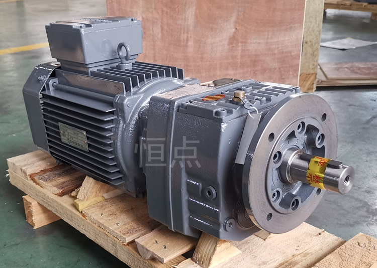 RF47系列減速機配直聯電機，立式安裝 輸出法蘭+軸 實物圖