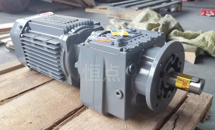 RF27系列減速機 電機輸入 法蘭+軸輸出 立式安裝 實物圖