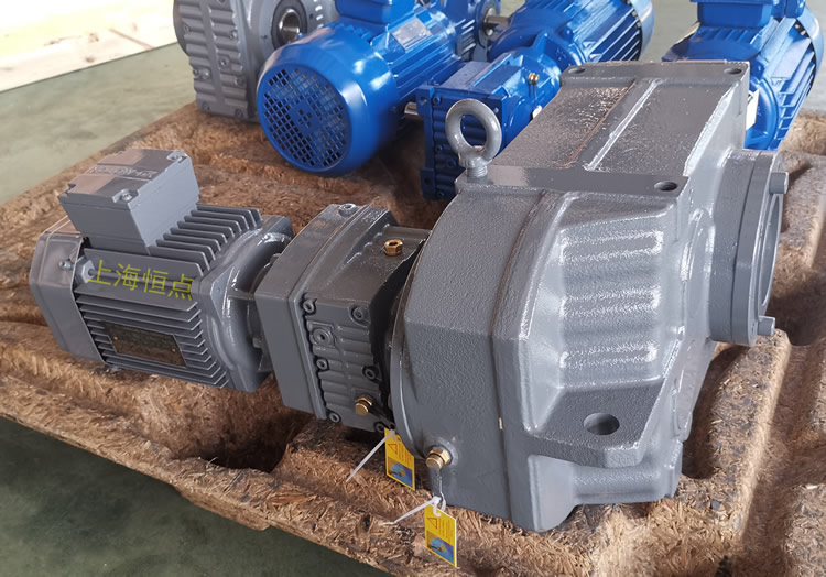  FAZ77R37雙級減速機，通孔+小法蘭輸出，實物圖如下