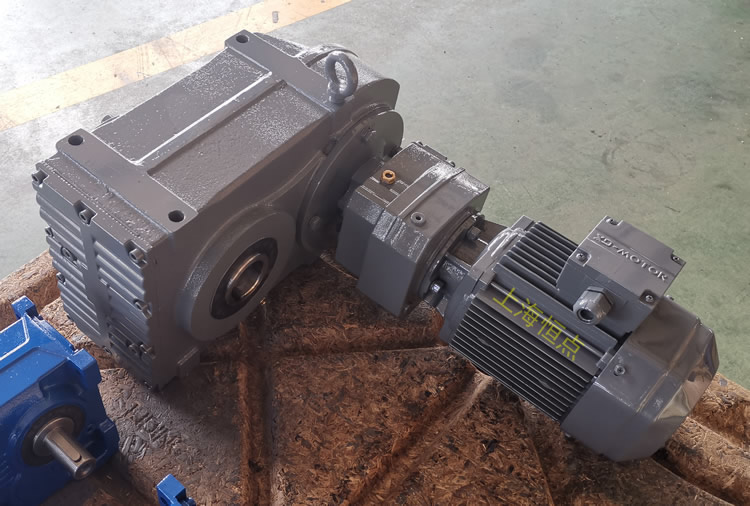  FAZ77R37雙級減速機，通孔+小法蘭輸出，實物圖